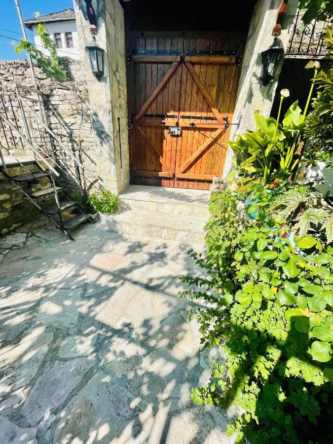 Denis Guesthouse 1930 Gjirokastra Zewnętrze zdjęcie