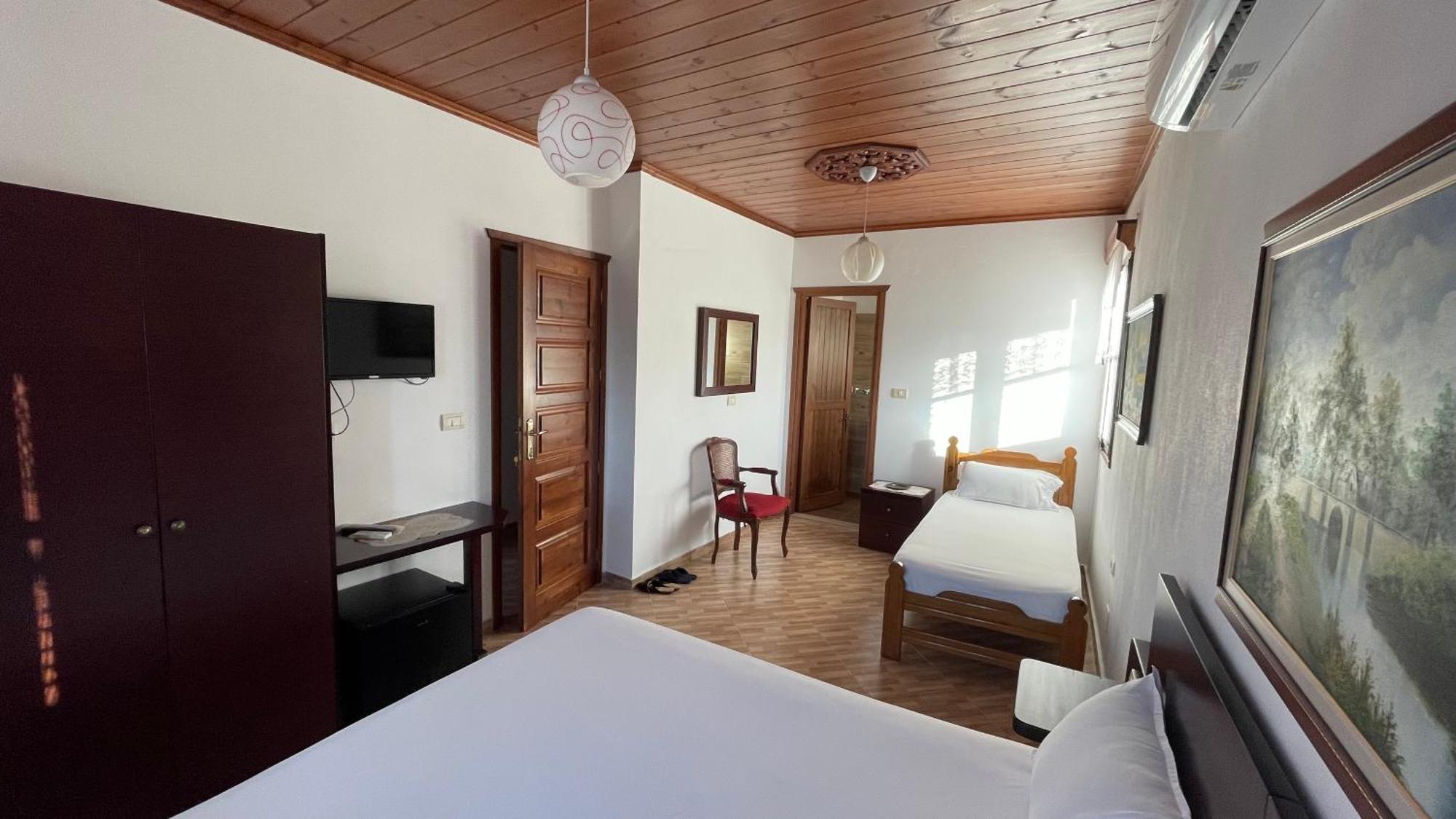 Denis Guesthouse 1930 Gjirokastra Zewnętrze zdjęcie