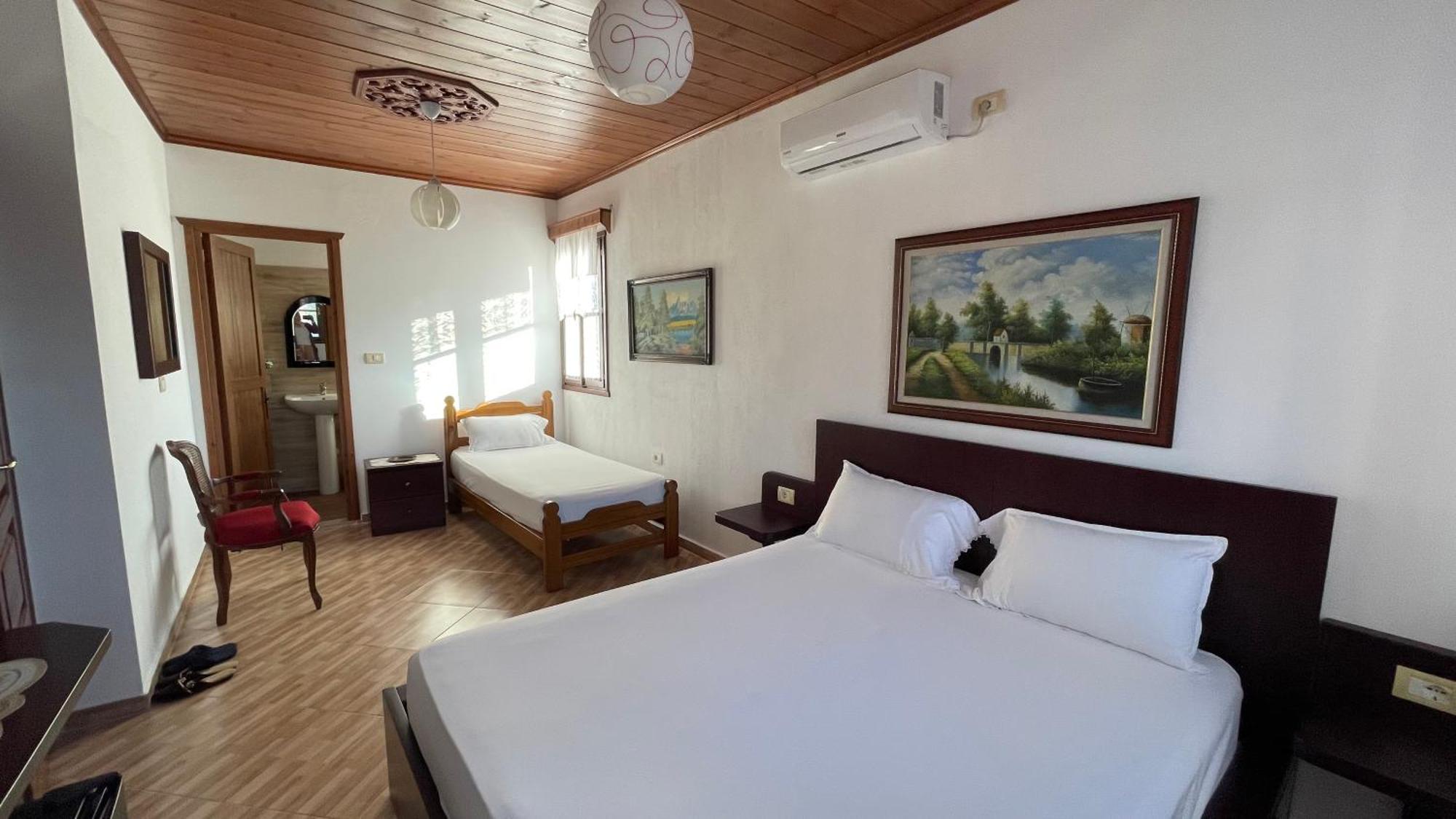 Denis Guesthouse 1930 Gjirokastra Zewnętrze zdjęcie
