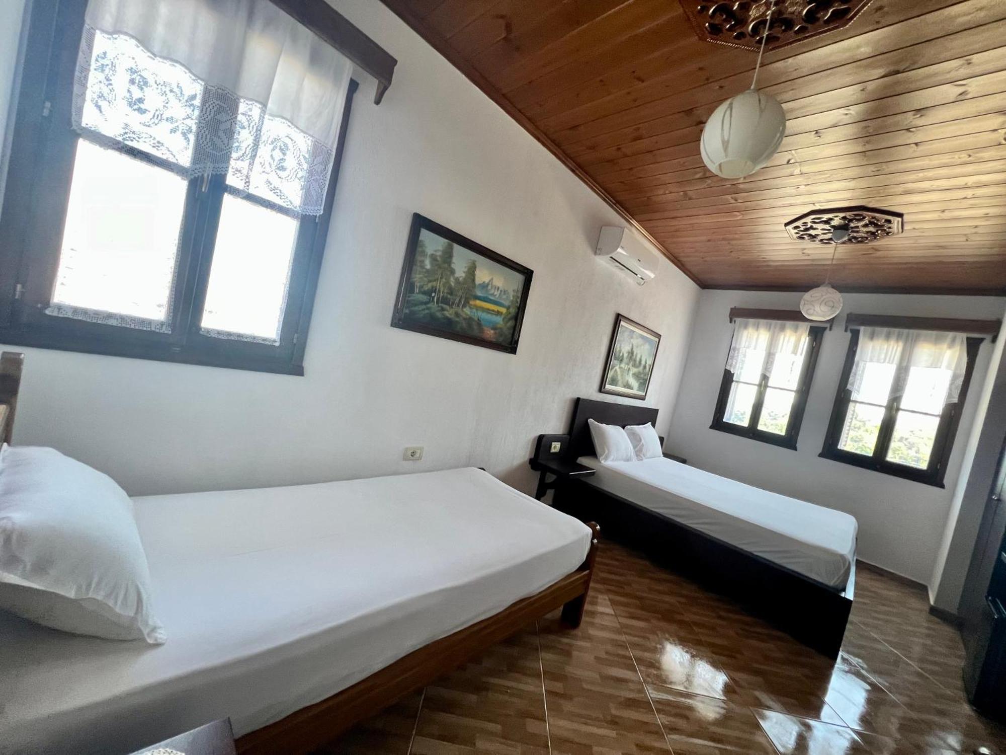 Denis Guesthouse 1930 Gjirokastra Zewnętrze zdjęcie